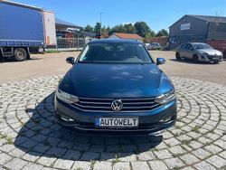 Blau Gebraucht 2023 VW Passat Kombi | 24.999 € (Guter Preis)