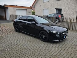 Schwarz Gebraucht 2020 Mercedes A180 AMG line Limousine | 22.790 € (Fairer Preis)