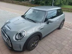 Grau Gebraucht 2022 Mini Cooper SE Essential Kleinwagen | 20.500 € (Fairer Preis)