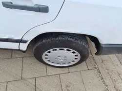 Weiss Gebraucht 1986 Mercedes E200 Limousine | 1.000 €