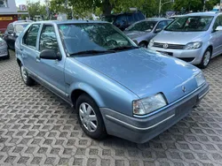 Blau Gebraucht 1990 Renault 19 Kleinwagen | 2.490 €