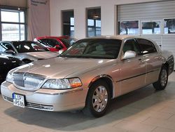 Beige Gebraucht 2003 Lincoln Town Car Limousine | 14.990 €