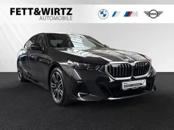 Sophistograu brillanteffekt metallic Gebraucht 2024 BMW 520 M Sport Limousine | 55.888 € (Guter Preis)
