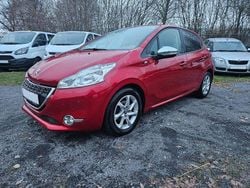Rot Gebraucht 2015 Peugeot 208 Style Kleinwagen | 6.600 € (Guter Preis)