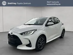 Schneeweiß Gebraucht 2022 Toyota Yaris Hybrid Basis Limousine | 13.990 € (Guter Preis)