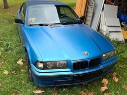 Blau Gebraucht 1996 BMW 318 Cabriolet Basis Cabrio | 3.000 €