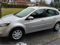 Silber Gebraucht 2010 Renault Clio II Dynamique Limousine | 3.650 € (Etwas zu teuer)