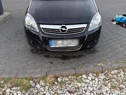 Schwarz Gebraucht 2011 Opel Zafira Van / Kleinbus | 3.900 € (Superpreis)
