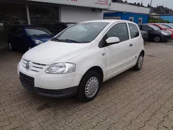 Weiß Gebraucht 2009 VW Fox Basis Kleinwagen | 2.450 € (Teuer)