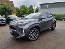 Marlingrau metallic Gebraucht 2022 Toyota Yaris Hybrid Connect Style SUV | 23.990 € (Fairer Preis)