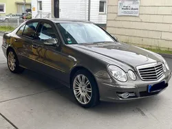 Grau Gebraucht 2008 Mercedes E200 Limousine | 14.900 €