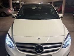 Weiß Gebraucht 2016 Mercedes B180 Edition Van / Kleinbus | 13.500 € (Fairer Preis)