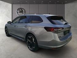 Blau (cobalt blau metallic) Neu 2025 Skoda Superb SportLine Kombi | 55.981 €