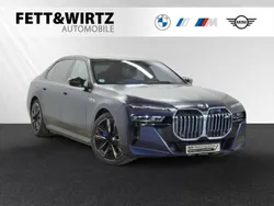 BMW M760e