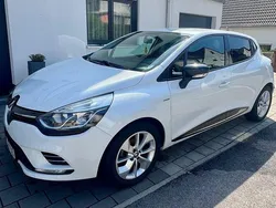 Weiß Gebraucht 2017 Renault Clio IV LIMITED Kleinwagen | 9.000 € (Fairer Preis)