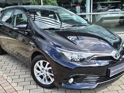 Schwarz Gebraucht 2016 Toyota Auris Hybrid Edition-S Limousine | 12.950 € (Fairer Preis)