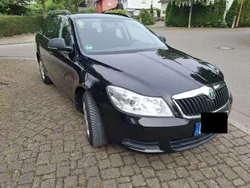 Schwarz Gebraucht 2012 Skoda Octavia Ambiente Kombi | 6.495 € (Guter Preis)