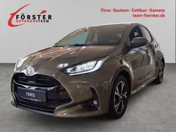 Braun Neu 2025 Toyota Yaris Hybrid Comfort Limousine | 25.640 € (Fairer Preis)