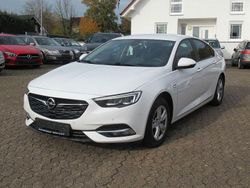 Weiß Gebraucht 2018 Opel Insignia Business Edition Limousine | 7.290 €