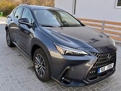 Grau Gebraucht 2024 Lexus NX350h SUV | 38.000 €