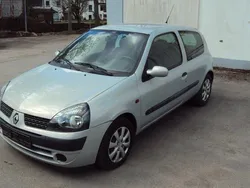 Silber Gebraucht 2001 Renault Clio II Limousine | 1.990 € (Fairer Preis)