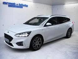 Weiß Gebraucht 2021 Ford Focus ST-Line Kombi | 17.480 € (Teuer)