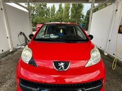 Rot Gebraucht 2008 Peugeot 107 Kleinwagen | 1.600 € (Guter Preis)