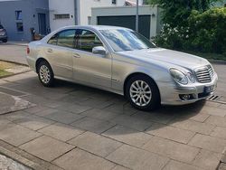 Silber Gebraucht 2007 Mercedes E200 Elegance Limousine | 3.799 € (Guter Preis)