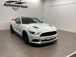 Weiß Gebraucht 2015 Ford Mustang GT Coupé | 32.900 € (Etwas zu teuer)