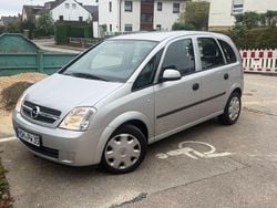 Silber Gebraucht 2004 Opel Meriva Essentia Van / Kleinbus | 2.799 € (Fairer Preis)
