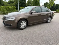 Braun Gebraucht 2012 VW Jetta Comfortline Limousine | 6.900 € (Guter Preis)