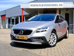 Grau Gebraucht 2017 Volvo V40 CC Momentum Kombi | 11.450 € (Fairer Preis)