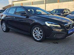 Schwarz Gebraucht 2017 Volvo V40 CC Momentum Kombi | 15.990 €
