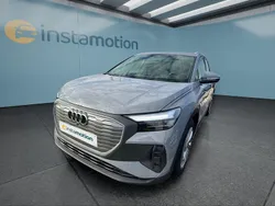 Grau Gebraucht 2022 Audi Q4 e-tron SUV | 23.399 € (Guter Preis)