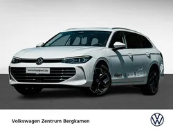 Weiß Gebraucht 2024 VW Passat Elegance Kombi | 38.290 € (Etwas zu teuer)