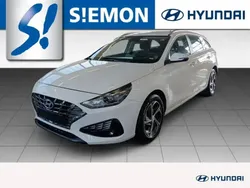 Atlas white / sol Gebraucht 2024 Hyundai i30 Select Kombi | 19.930 € (Guter Preis)