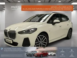 Weiß Gebraucht 2024 BMW 220 Active Tourer Luxury Line Van / Kleinbus | 33.430 € (Fairer Preis)