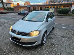 Silber Gebraucht 2011 VW Golf VI Comfortline Limousine | 2.900 € (Guter Preis)