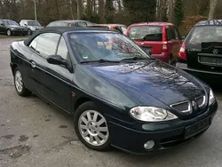 Grün Gebraucht 2002 Renault Mégane Cabriolet Privilege Cabrio | 1.750 € (Fairer Preis)