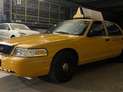 Gelb Gebraucht 2004 Ford Crown Victoria Limousine | 14.999 €