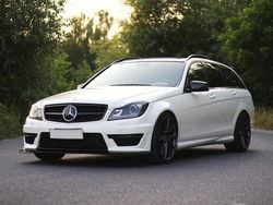 Weiß Gebraucht 2011 Mercedes C63 AMG Kombi | 12.300 €