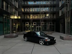 Schwarz Gebraucht 1997 BMW 528 Basis Limousine | 8.500 €