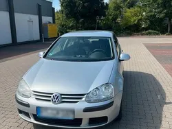 Silber Gebraucht 2005 VW Golf V Kleinwagen | 4.000 € (Etwas zu teuer)