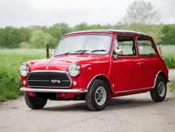 Rot Gebraucht 1975 Mini 1300 Kleinwagen | 13.000 €