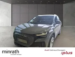 Grau Gebraucht 2023 Audi Q4 e-tron Basis SUV | 24.219 €