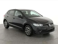 Deep black perleffekt Gebraucht 2024 VW Polo Life Kleinwagen | 21.795 € (Fairer Preis)