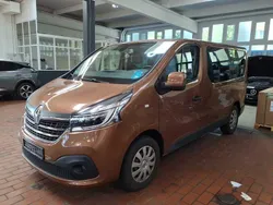 Braun Gebraucht 2019 Renault Trafic Life Van | 18.980 € (Fairer Preis)
