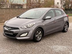Grau Gebraucht 2014 Hyundai i30 Edition Limousine | 5.790 € (Fairer Preis)