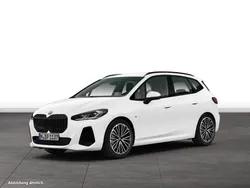 Weiß Gebraucht 2024 BMW 220 Active Tourer Van / Kleinbus | 37.971 €