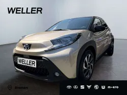 Ginger beige metallic / dach s Neu 2025 Toyota Aygo Kleinwagen | 18.999 €
